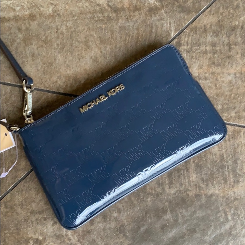 MICHAEL KORS JET SET ITEM LG GUSSET WRISTLET Navy - Picture 2 of 16